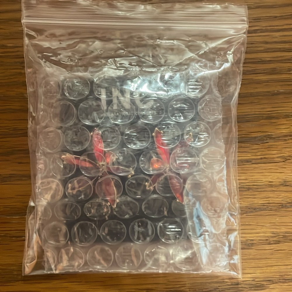 NWT *** RED I.N.C. International Concepts Flower Stud Earrings - Picture 4 of 4